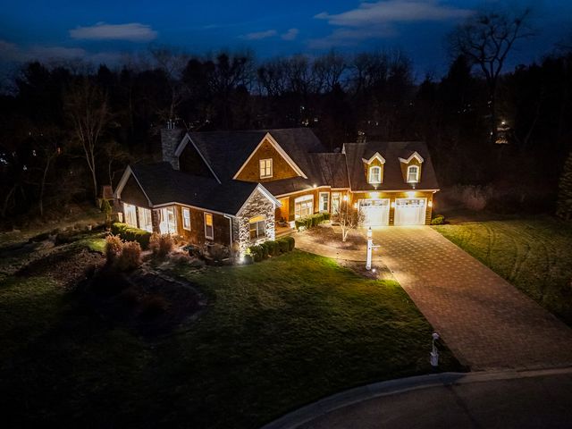 1121 Lawn Place, Freeport, IL 61032