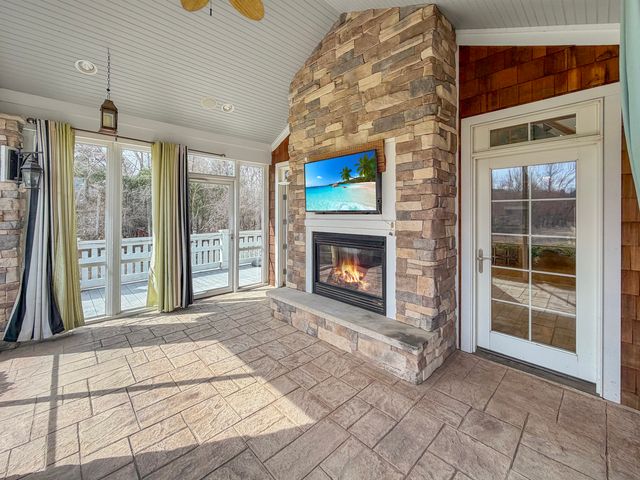 1121 Lawn Place, Freeport, IL 61032