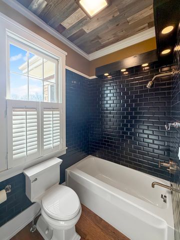 1121 Lawn Place, Freeport, IL 61032