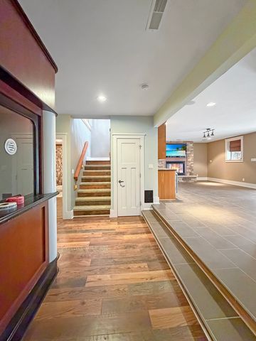 1121 Lawn Place, Freeport, IL 61032