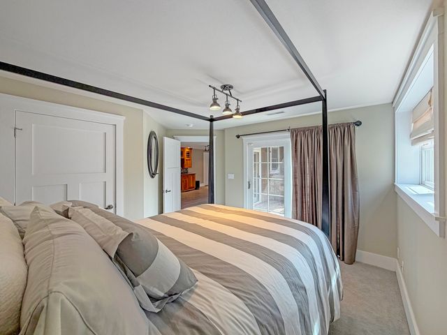 1121 Lawn Place, Freeport, IL 61032