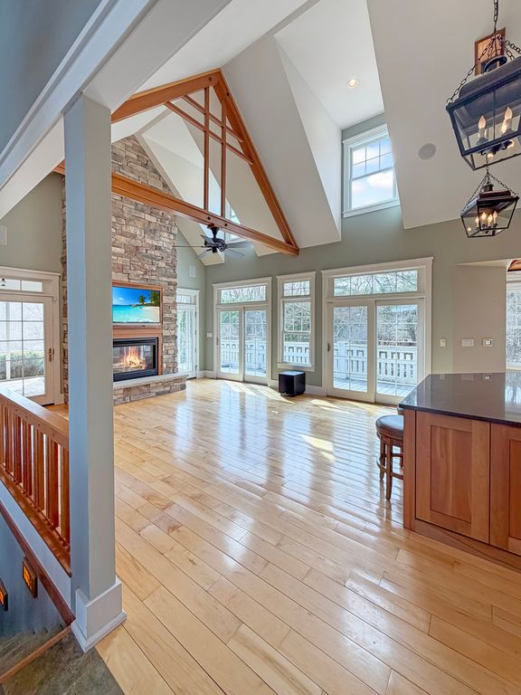 Image 13 of property listing at 1121 Lawn Place, Freeport, IL 61032