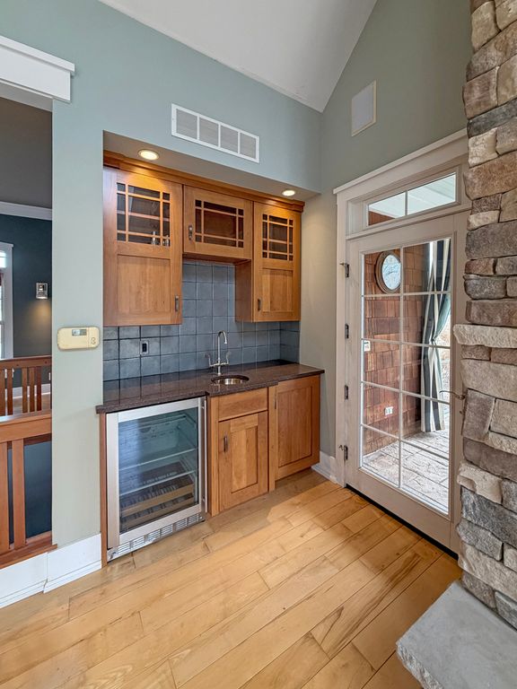 Image 15 of property listing at 1121 Lawn Place, Freeport, IL 61032