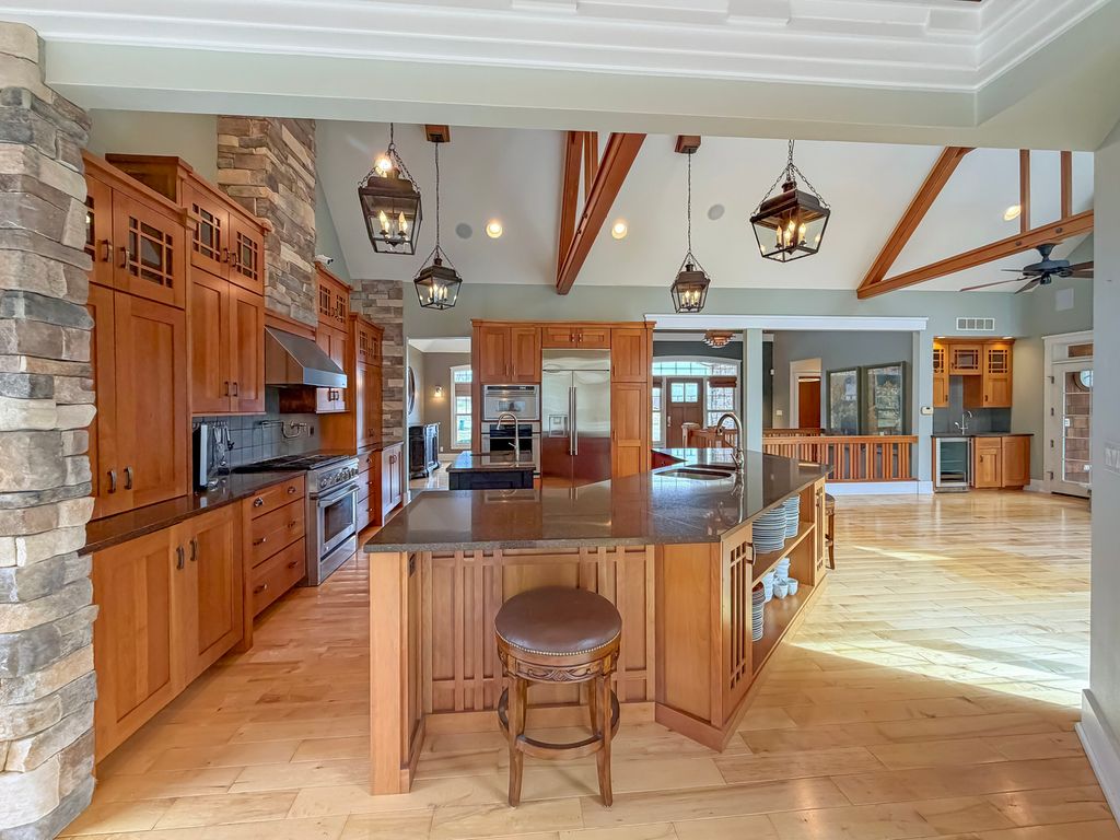 Image 16 of property listing at 1121 Lawn Place, Freeport, IL 61032