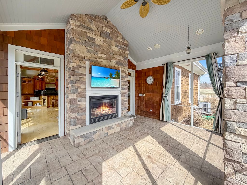 Image 20 of property listing at 1121 Lawn Place, Freeport, IL 61032