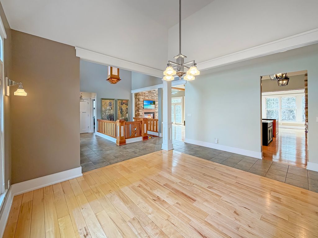 Image 27 of property listing at 1121 Lawn Place, Freeport, IL 61032