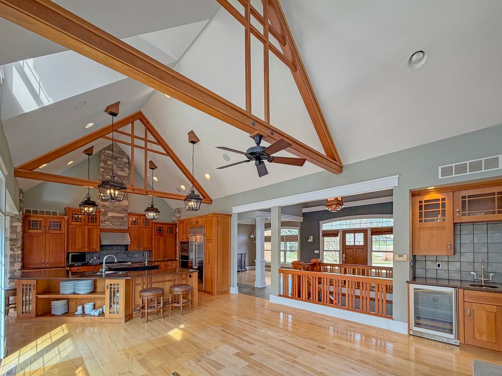 Image 5 of property listing at 1121 Lawn Place, Freeport, IL 61032