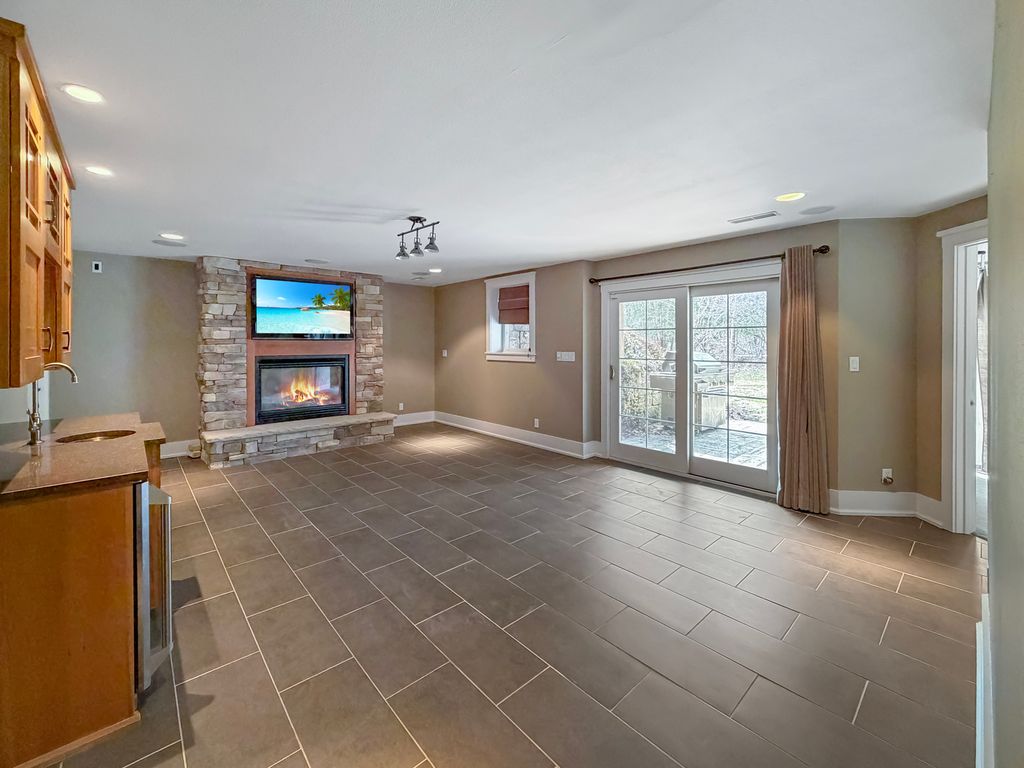 Image 43 of property listing at 1121 Lawn Place, Freeport, IL 61032