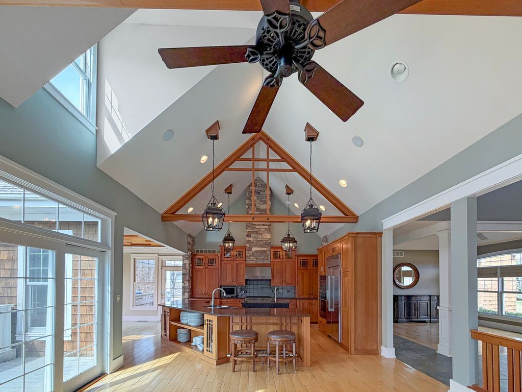 Image 6 of property listing at 1121 Lawn Place, Freeport, IL 61032