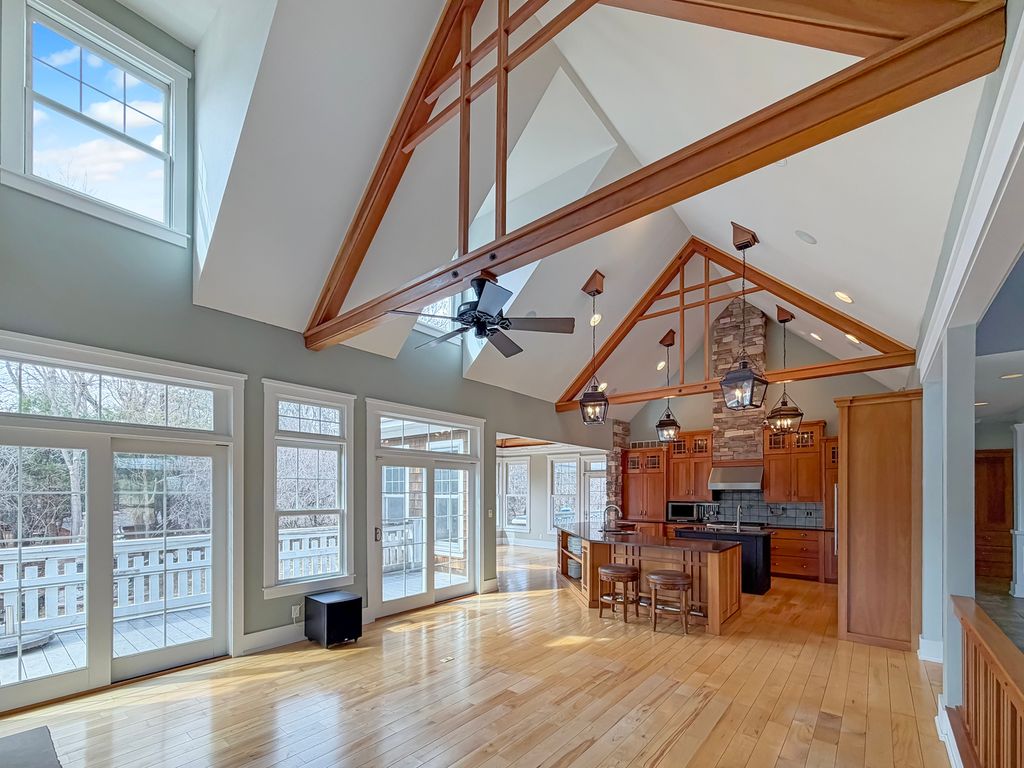 Image 7 of property listing at 1121 Lawn Place, Freeport, IL 61032