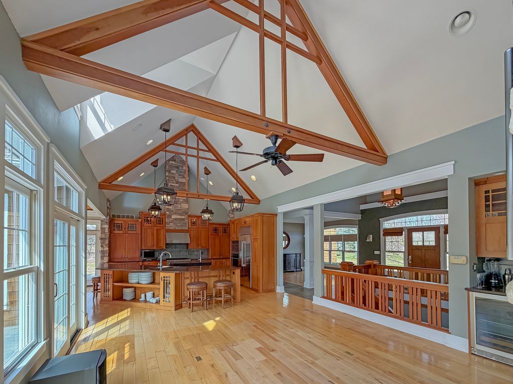 Image 9 of property listing at 1121 Lawn Place, Freeport, IL 61032