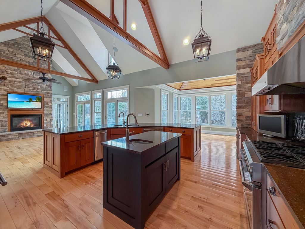 Image 10 of property listing at 1121 Lawn Place, Freeport, IL 61032