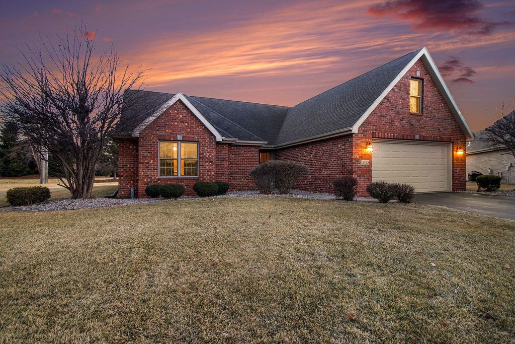 2122 Teakwood Circle, Highland, IN 46322