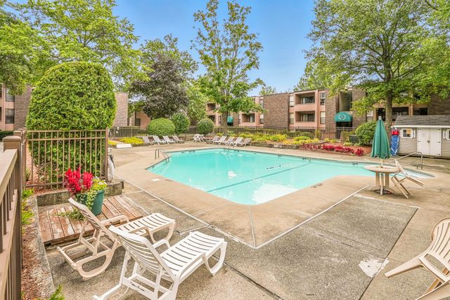 2 Shrewsbury Green Dr J, Shrewsbury, MA 01545