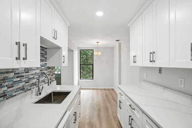 2 Shrewsbury Green Dr J, Shrewsbury, MA 01545