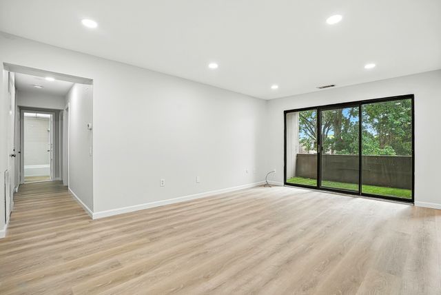 2 Shrewsbury Green Dr J, Shrewsbury, MA 01545