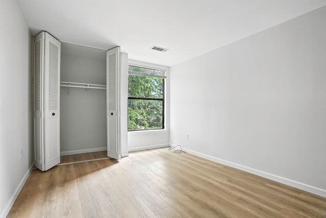2 Shrewsbury Green Dr J, Shrewsbury, MA 01545