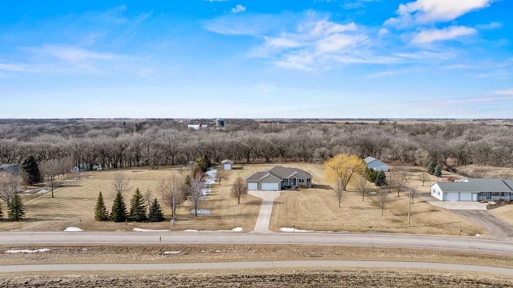 2507 River Road, Marshall, MN 56258