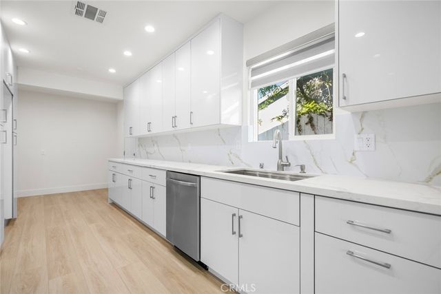 6820 Encino Avenue, Van Nuys, CA 91406