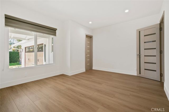 6820 Encino Avenue, Van Nuys, CA 91406