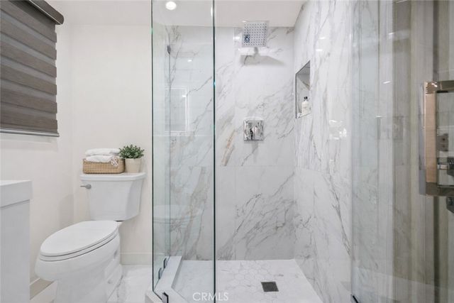 6820 Encino Avenue, Van Nuys, CA 91406