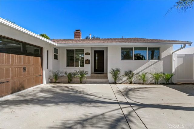 6820 Encino Avenue, Van Nuys, CA 91406