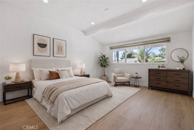 6820 Encino Avenue, Van Nuys, CA 91406