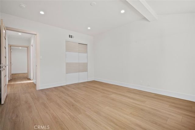 6820 Encino Avenue, Van Nuys, CA 91406