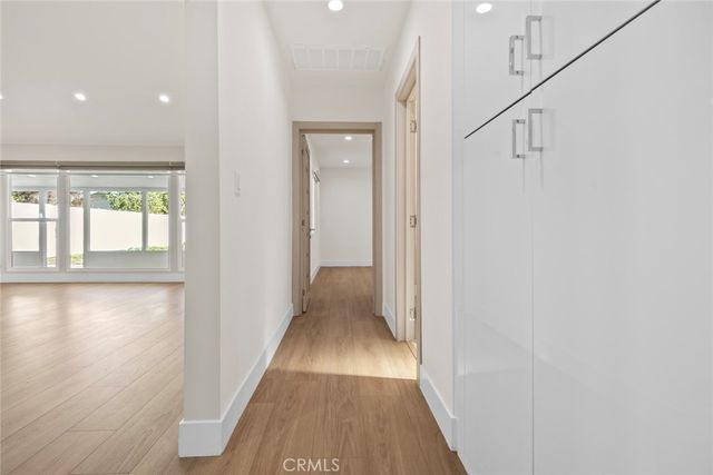 6820 Encino Avenue, Van Nuys, CA 91406