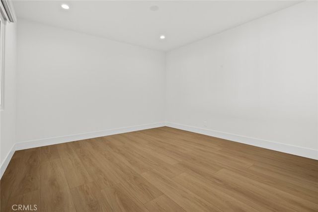 6820 Encino Avenue, Van Nuys, CA 91406