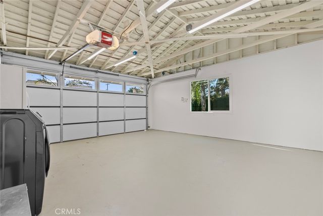 6820 Encino Avenue, Van Nuys, CA 91406