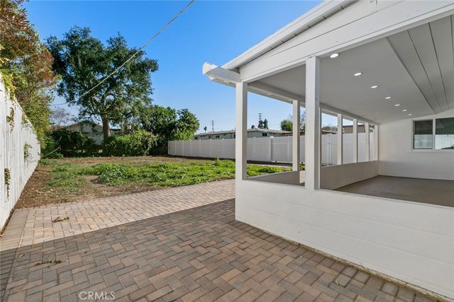 6820 Encino Avenue, Van Nuys, CA 91406