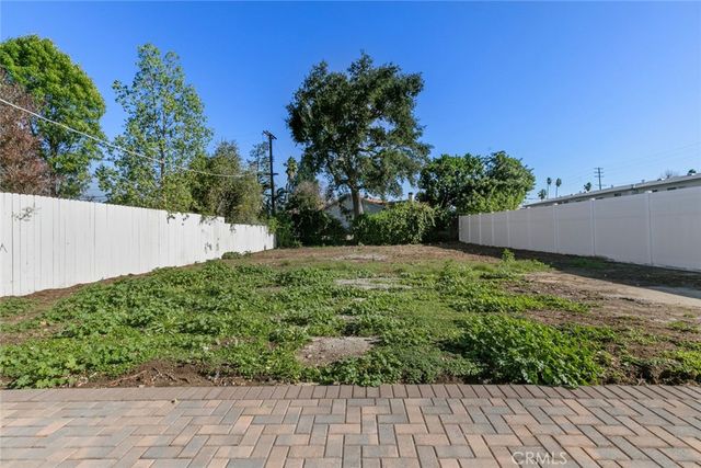 6820 Encino Avenue, Van Nuys, CA 91406