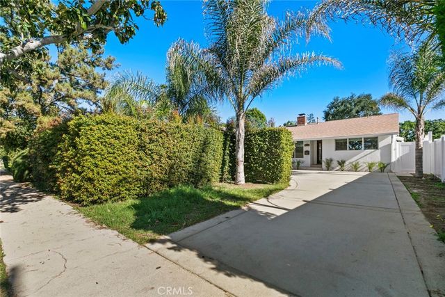 6820 Encino Avenue, Van Nuys, CA 91406