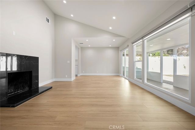 6820 Encino Avenue, Van Nuys, CA 91406