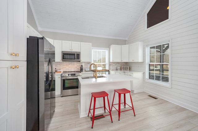 74 Blue Herring Dr, Decaturville, TN 38329