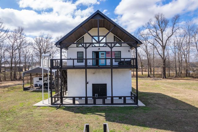 74 Blue Herring Dr, Decaturville, TN 38329