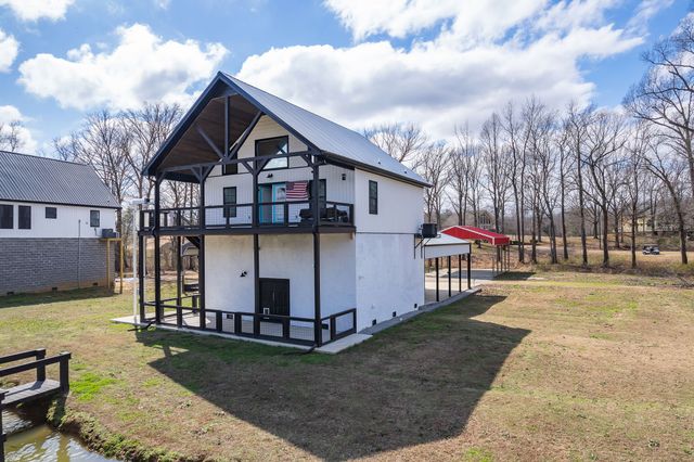 74 Blue Herring Dr, Decaturville, TN 38329