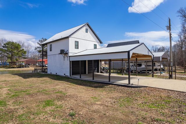 74 Blue Herring Dr, Decaturville, TN 38329