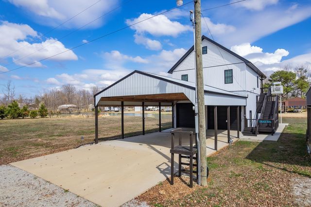 74 Blue Herring Dr, Decaturville, TN 38329