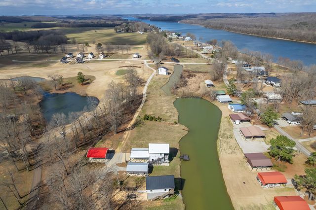 74 Blue Herring Dr, Decaturville, TN 38329