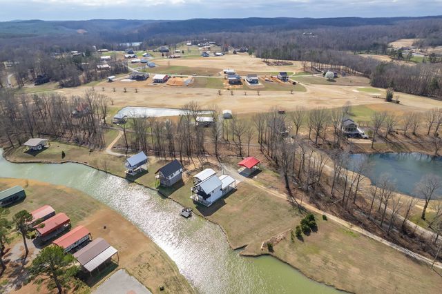 74 Blue Herring Dr, Decaturville, TN 38329