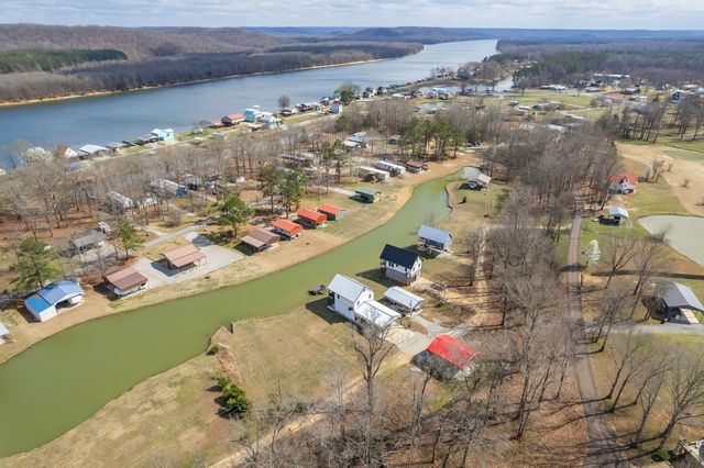 74 Blue Herring Dr, Decaturville, TN 38329