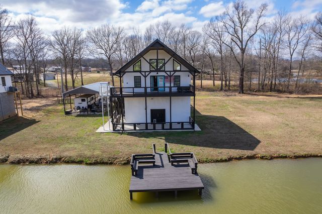 74 Blue Herring Dr, Decaturville, TN 38329