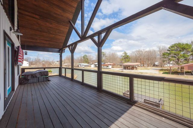 74 Blue Herring Dr, Decaturville, TN 38329