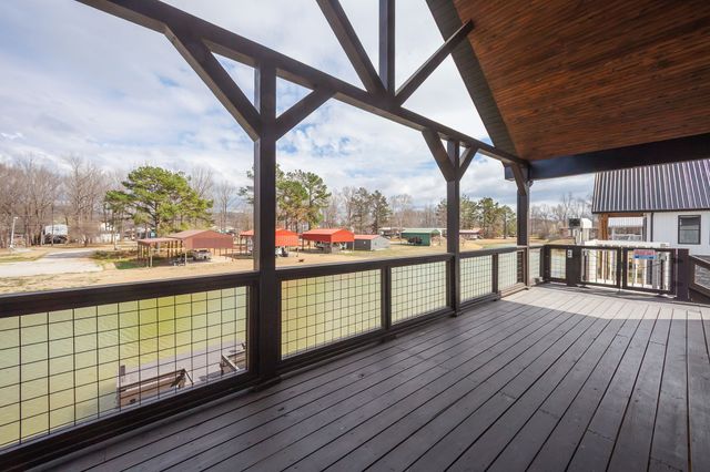 74 Blue Herring Dr, Decaturville, TN 38329