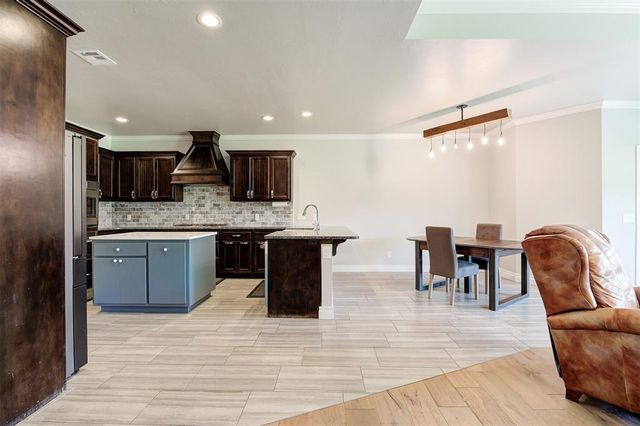 10812 NW 95th Street, Yukon, OK 73099