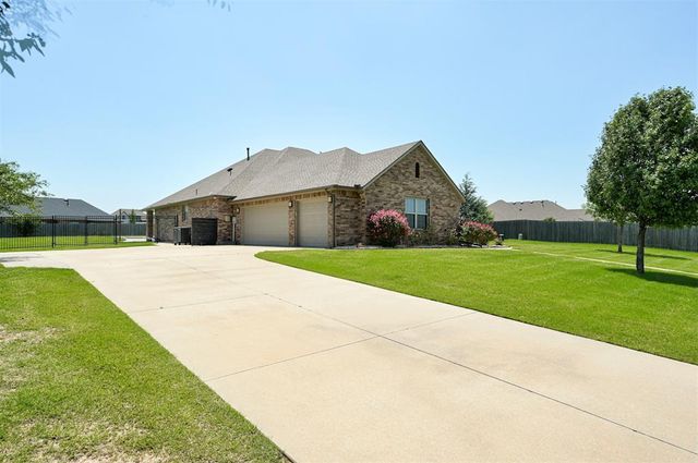 10812 NW 95th Street, Yukon, OK 73099