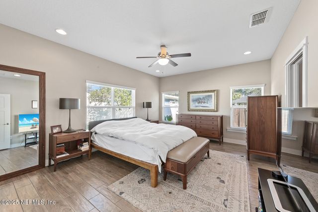 305 9TH Street N, Jacksonville Beach, FL 32250