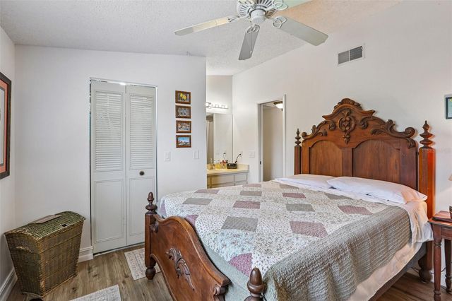 4005 OAK LIMB COURT, Tampa, FL 33614